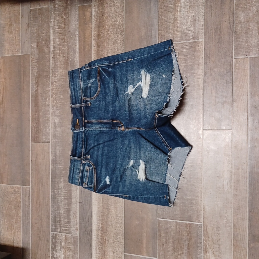 OLD NAVY NWOT DISTRESSED DENIM SHORT